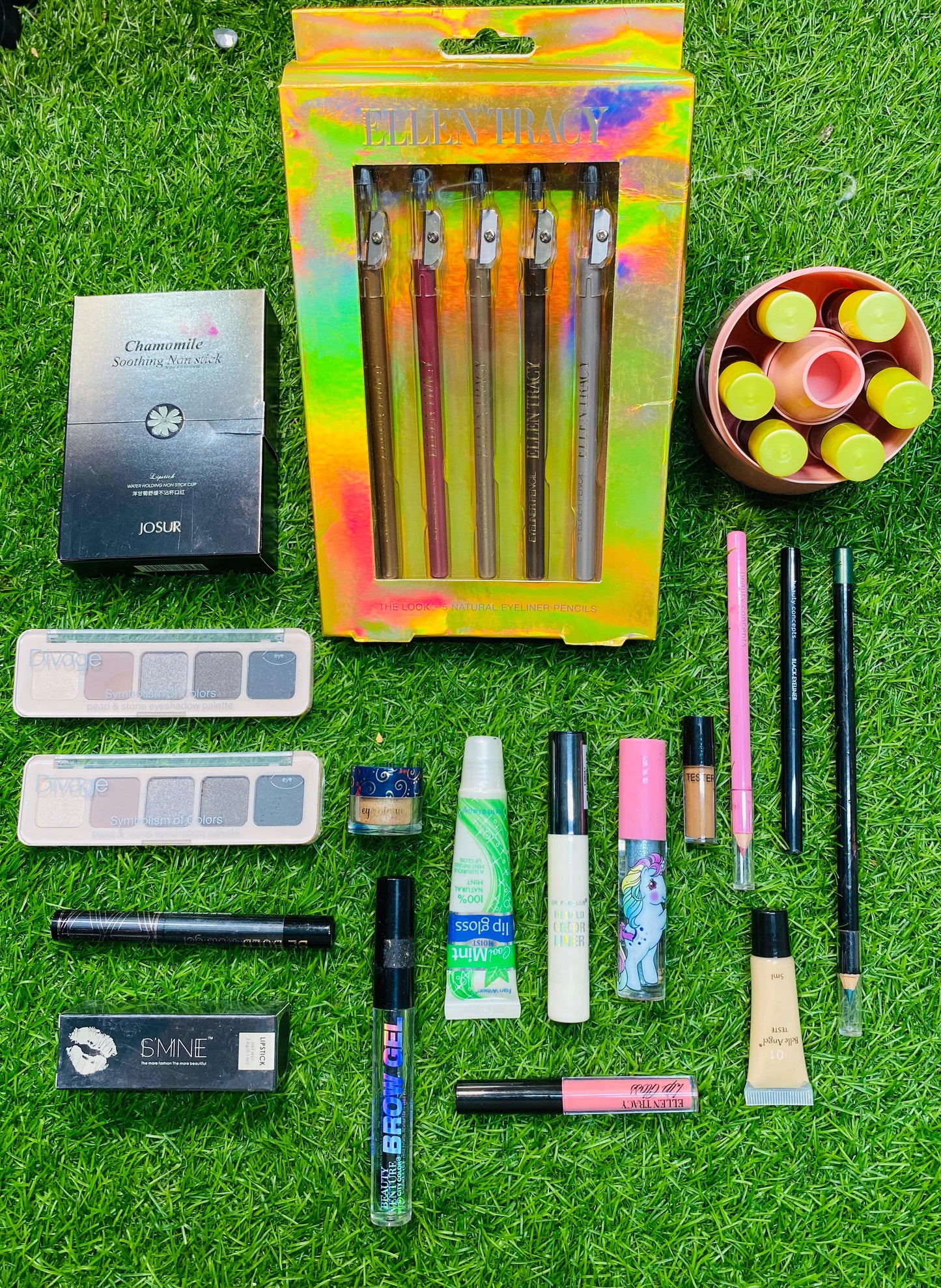 MAKE UP DEAL (4) 26 IN 1
